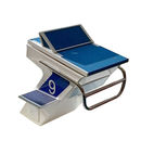 Wysoki słupek startowy z wyświetlaczem i platformą